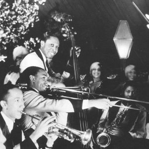 黑人历史月;黑人和白人爵士乐队的照片